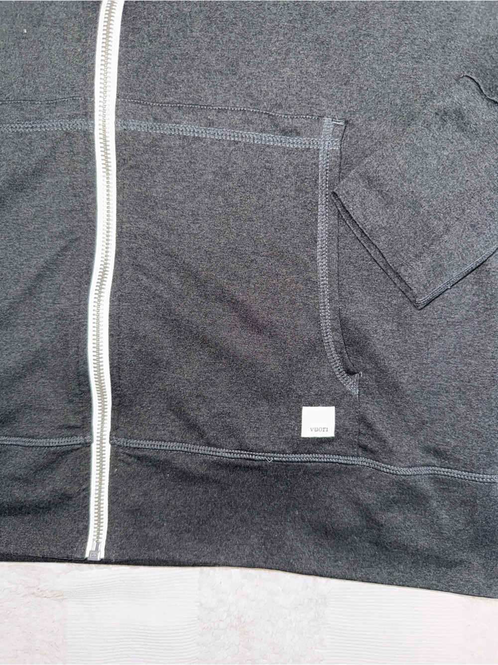 NWOT Vuori Halo Performance Hoodie Medium - Picture 2 of 4